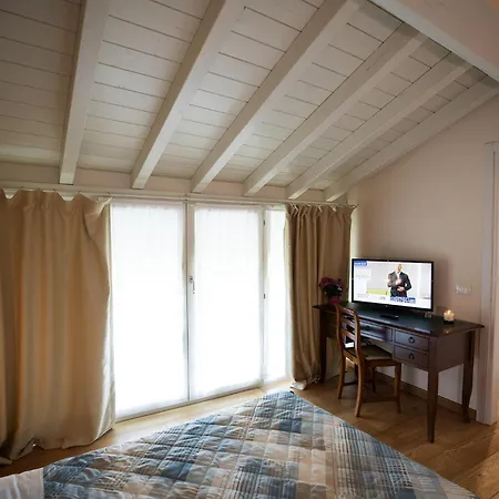Relais La Rocca Bed & Breakfast
