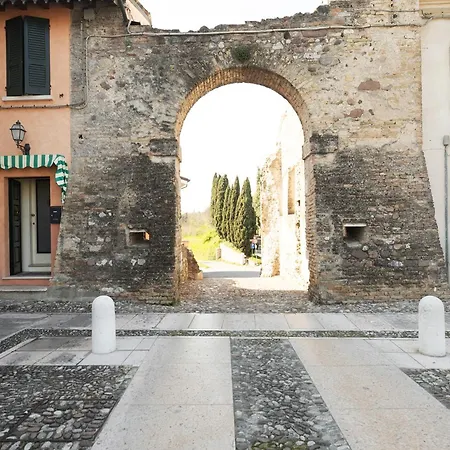 Relais La Rocca Bed & Breakfast *